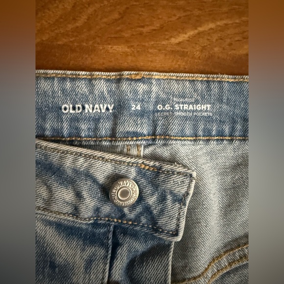 Old Navy High-Waisted OG Straight Jean Shorts Secret Smooth Pocket Light Wash 24 - Picture 6 of 8